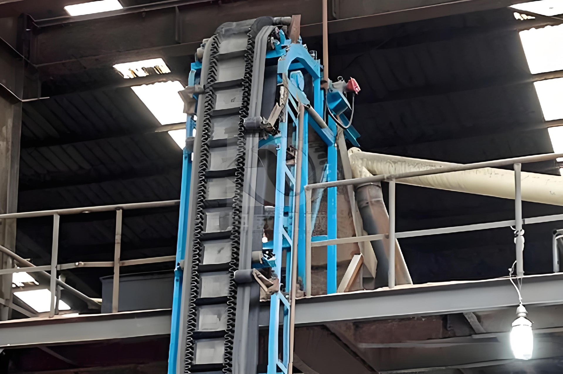 大傾角皮帶機(jī)