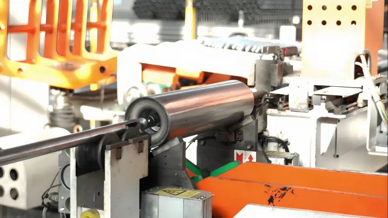 輸送帶上的自調心托輥，調整跑偏